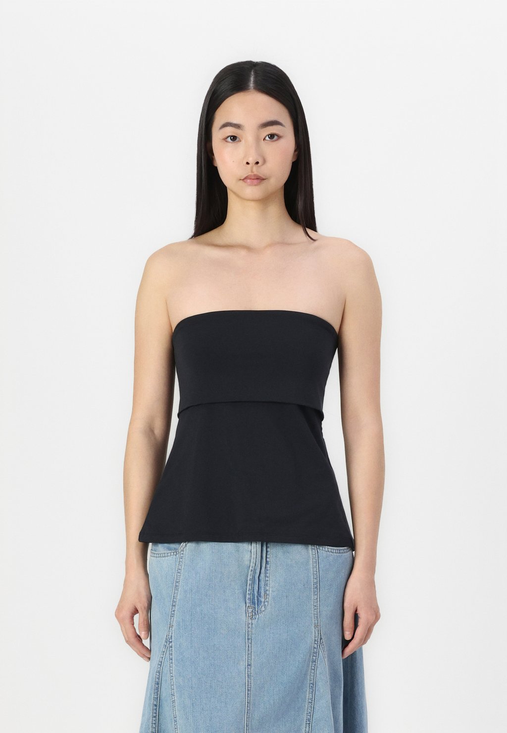 Топ BARE FOLDOVER TUBE LONGLINE Abercrombie & Fitch, черный
Топ BARE FOLDOVER TUBE LONGLINE Abercrombie & Fitch, черный