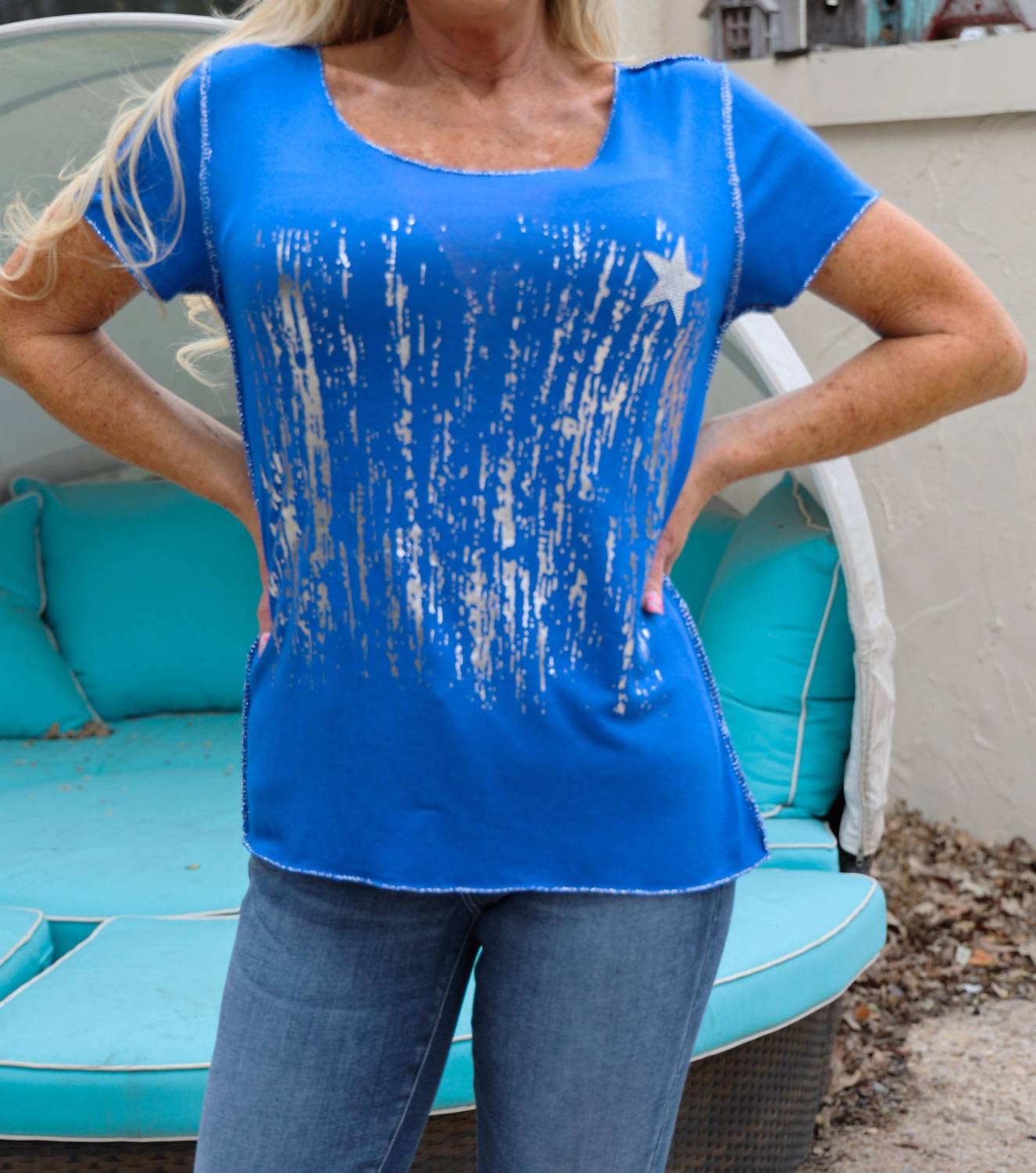 Футболка с изображением водопада и звезды в королевском синем/серебристом цвете Look Mode USA
Футболка с изображением водопада и звезды в королевском синем/серебристом цвете Look Mode USA