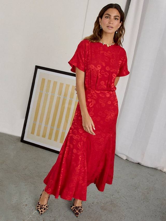 Макси-платье с принтом губной помады Never Fully Dressed, цвет Red Berry
Макси-платье с принтом губной помады Never Fully Dressed, цвет Red Berry