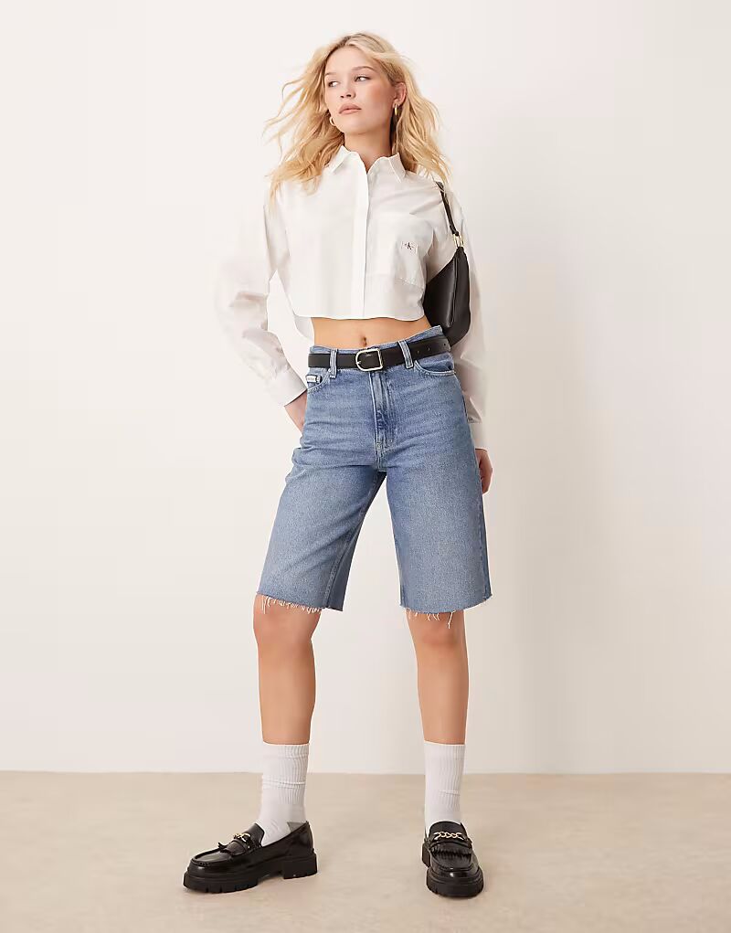 Кальвин Кляйн Джинс удлинённые бермуды-шорты в светлом оттенке денима 
Кальвин Кляйн Джинс удлинённые бермуды-шорты в светлом оттенке денима