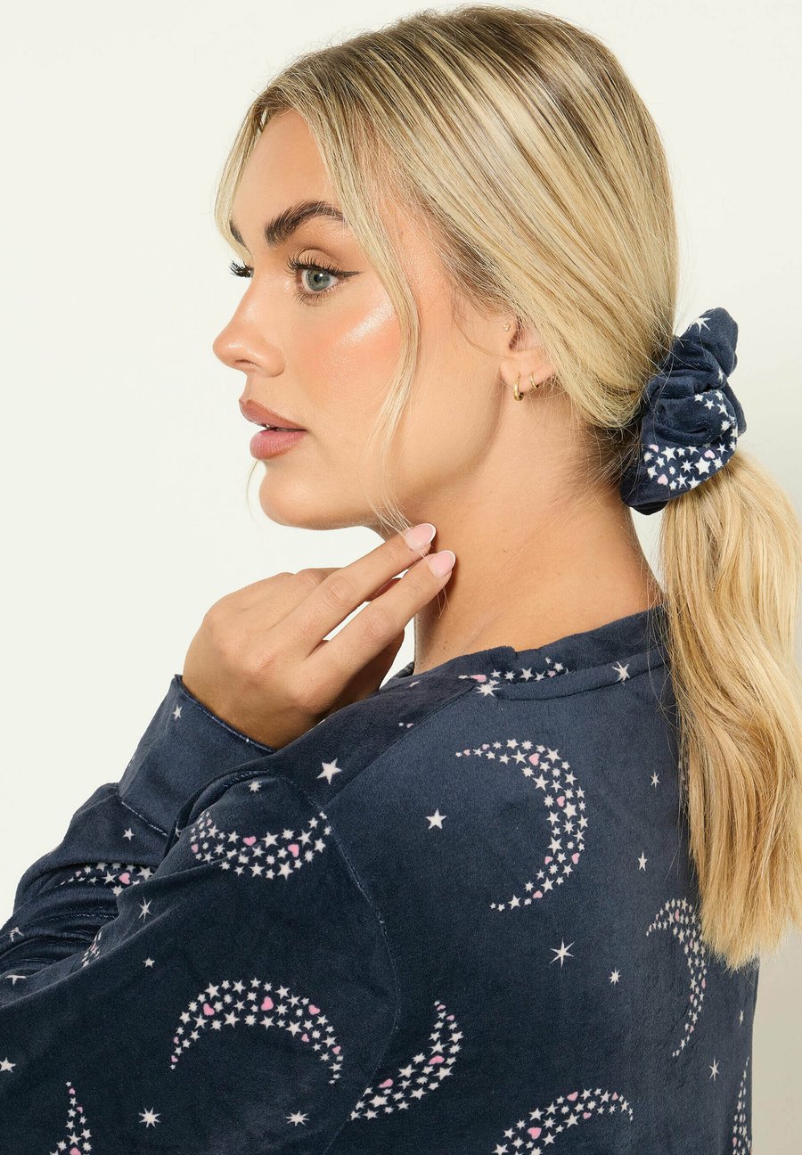 Пижамный комплект Yours Clothing SET, Navy/Dark Blue
Пижамный комплект Yours Clothing SET, Navy/Dark Blue