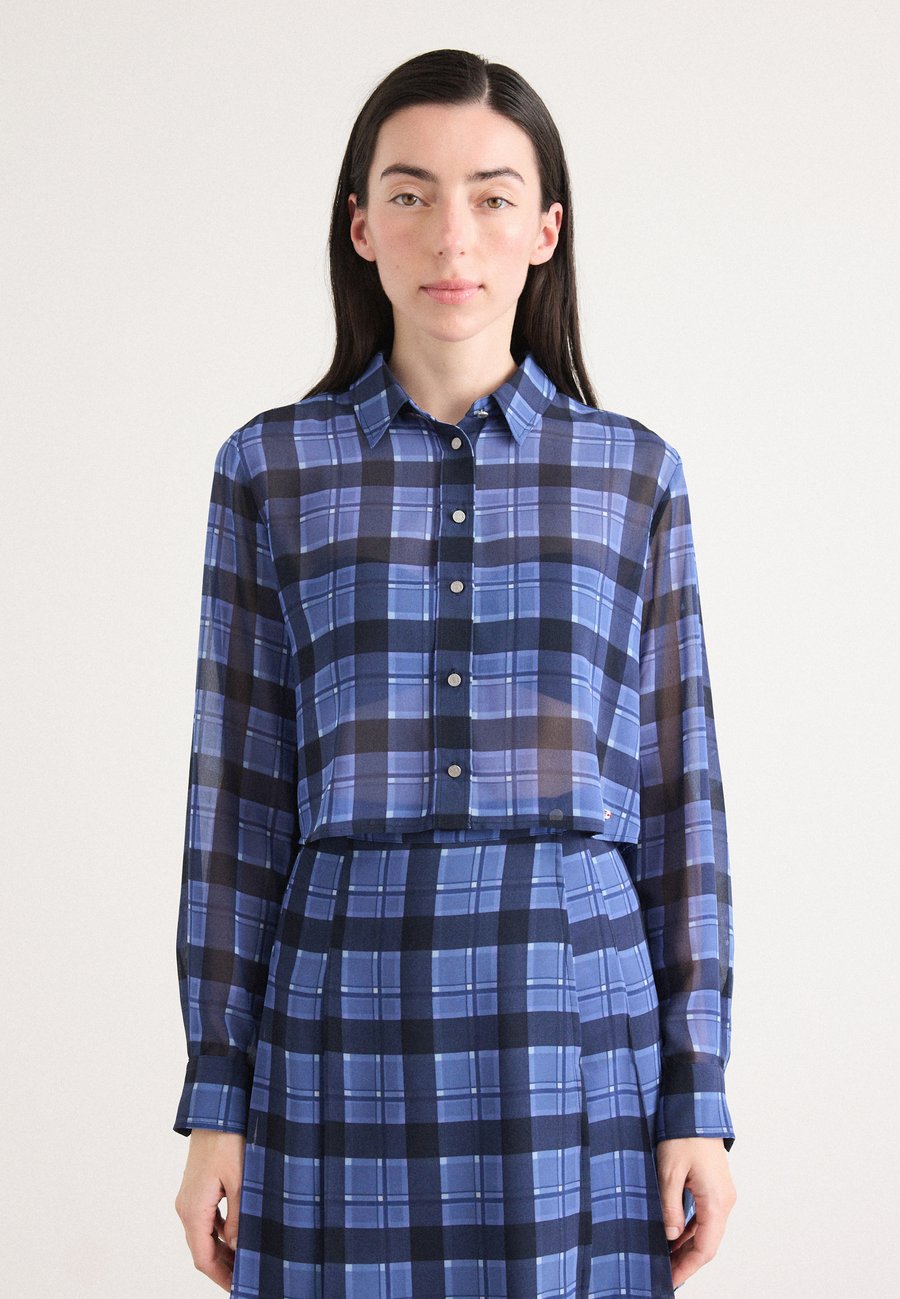 Блуза Tommy Jeans CROP SHIRT, Blue/Dark Blue
Блуза Tommy Jeans CROP SHIRT, Blue/Dark Blue