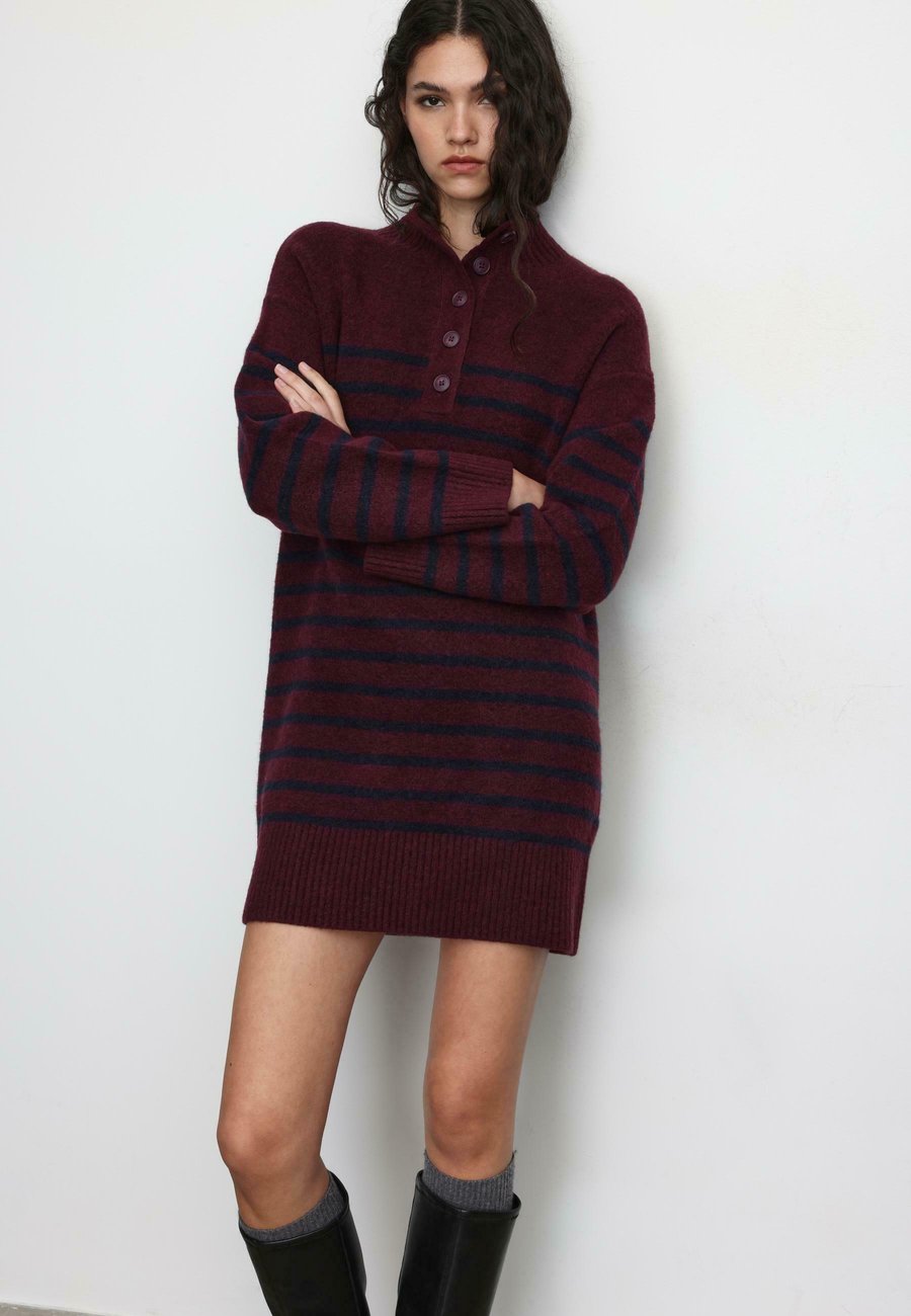 Платье Stradivarius Jumper dress, Mottled Dark Purple
Платье Stradivarius Jumper dress, Mottled Dark Purple