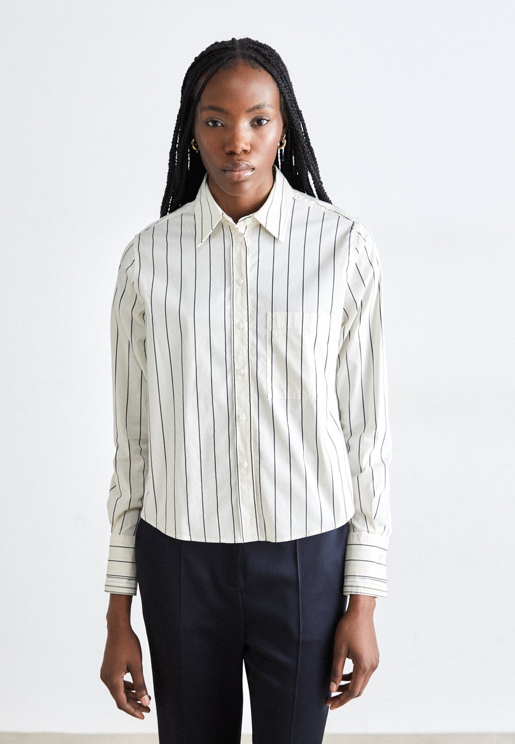 Блузка на пуговицах BRIELLE MONDAY BOSS, белый
Блузка на пуговицах BRIELLE MONDAY BOSS, белый