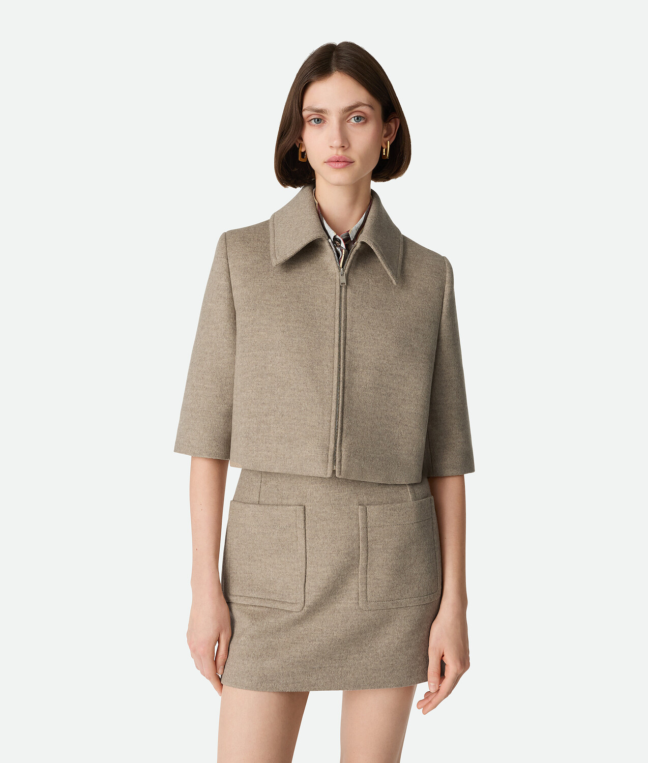 Wool and cashmere cropped jacket BOTTEGA VENETA, песочный меланж
Wool and cashmere cropped jacket BOTTEGA VENETA, песочный меланж
