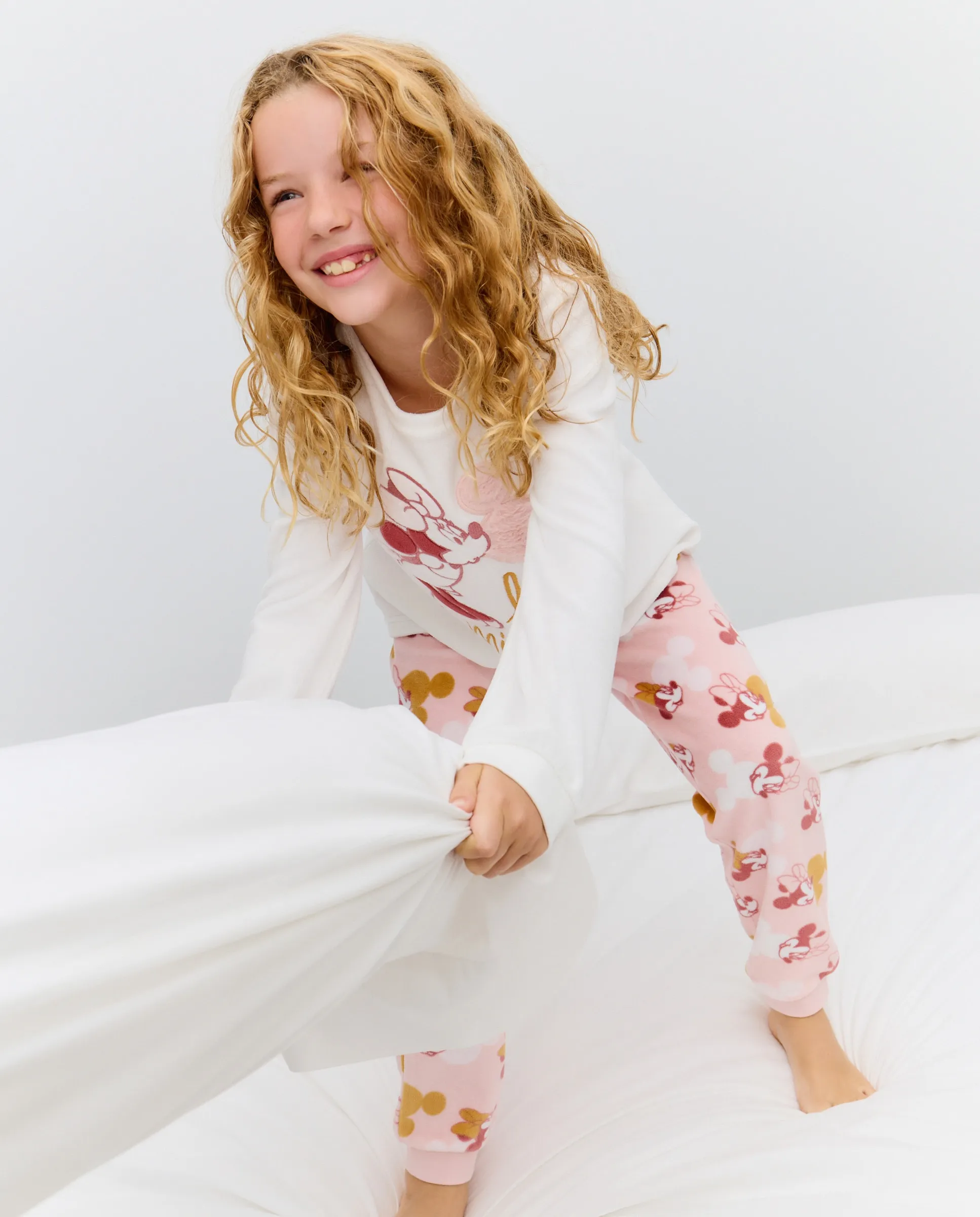 Длинная пижама на липучках с принтом Minnie Love, штаны с принтом для девочки Cotton Juice, белый
Длинная пижама на липучках с принтом Minnie Love, штаны с принтом для девочки Cotton Juice, белый