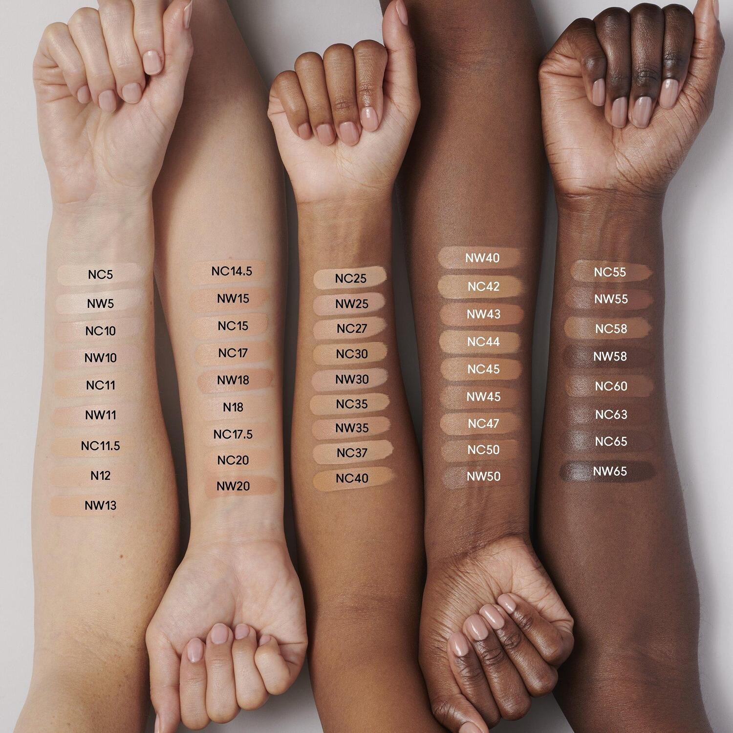 Консилер Studio Radiance 24hr Luminous Lift MAC, NC40 (medium beige with golden peach undertone for medium skin)
Консилер Studio Radiance 24hr Luminous Lift MAC, NC40 (medium beige with golden peach undertone for medium skin)