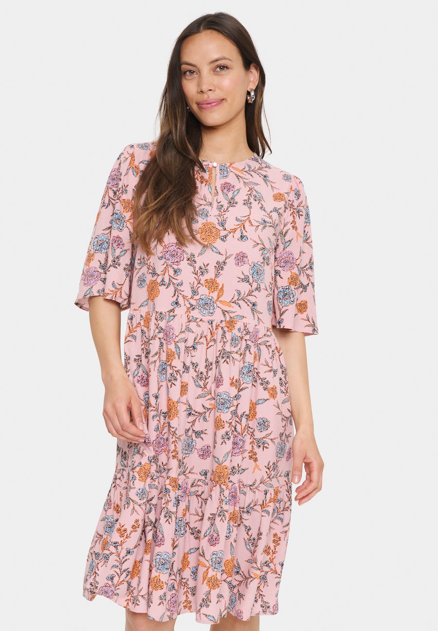 Платье Saint Tropez EDA MID SLEEVE, Pink Nectar Romantic Flowers/Light Pink
Платье Saint Tropez EDA MID SLEEVE, Pink Nectar Romantic Flowers/Light Pink