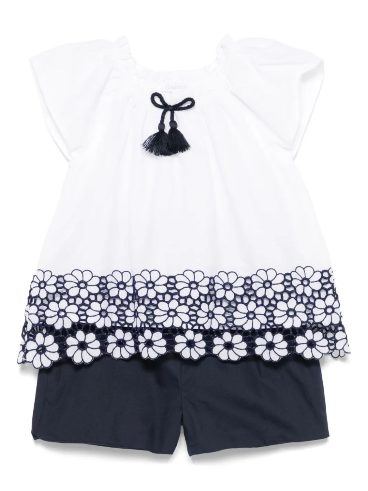 Комплект из блузки и шортов с вышивкой Patachou, белый
Комплект из блузки и шортов с вышивкой Patachou, белый