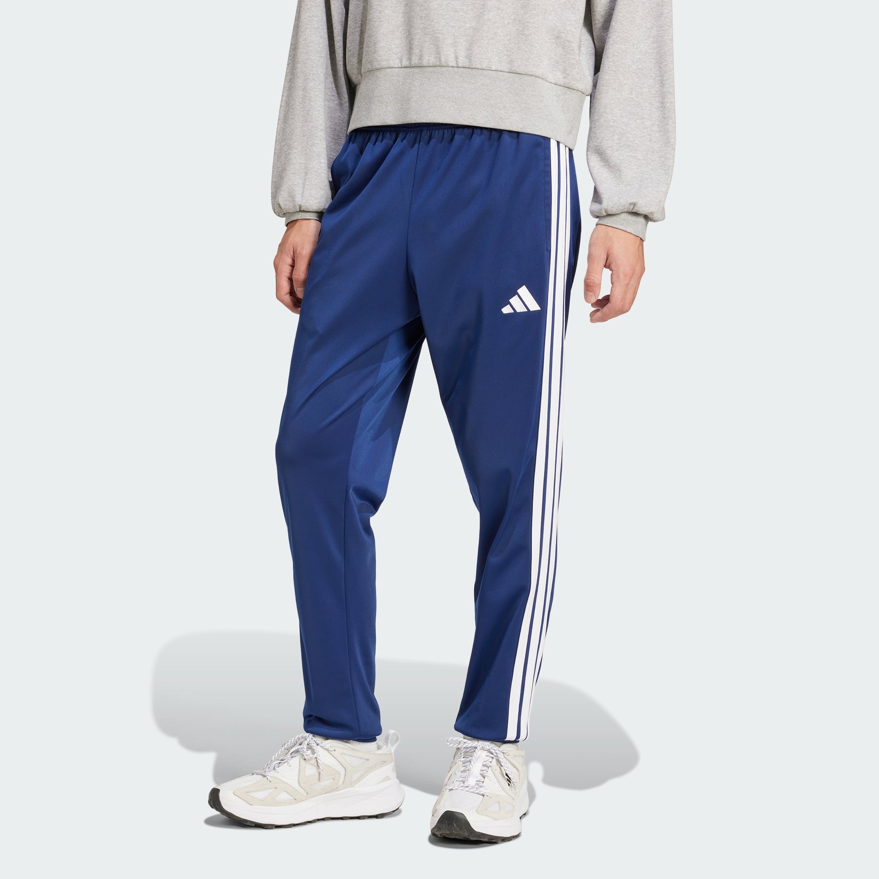 Трикотажные зауженные спортивные брюки с тремя полосками Adidas, dark blue
Трикотажные зауженные спортивные брюки с тремя полосками Adidas, dark blue