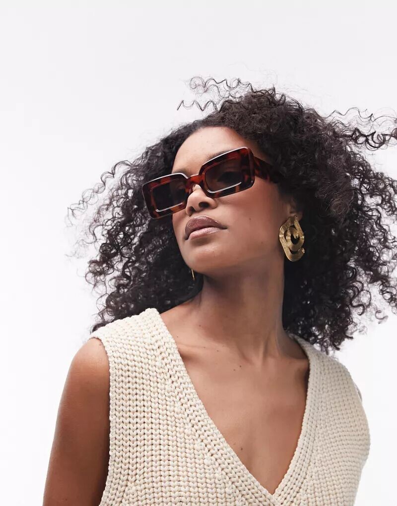 Крупные прямоугольные солнцезащитные очки Topshop Flossie в черепаховой расцветке
Крупные прямоугольные солнцезащитные очки Topshop Flossie в черепаховой расцветке