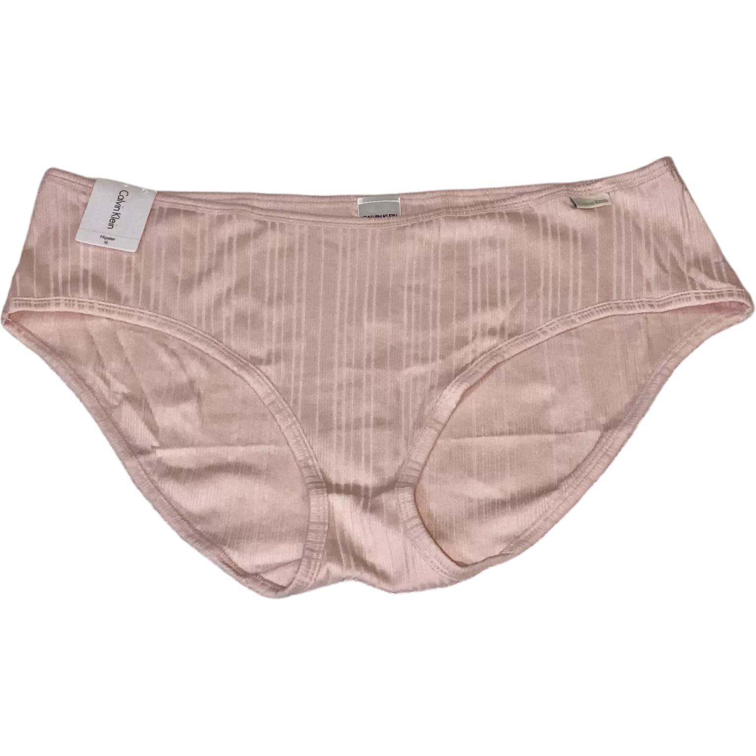 Calvin Klein Женские трусы 1 упаковка Pink
Calvin Klein Женские трусы 1 упаковка Pink