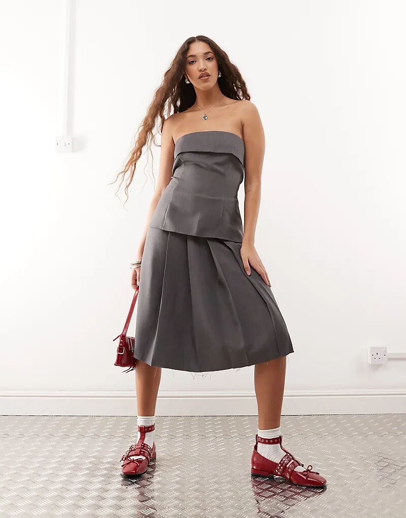 COLLUSION Удлиненный топ-бандо серого цвета, часть комплекта
COLLUSION Удлиненный топ-бандо серого цвета, часть комплекта