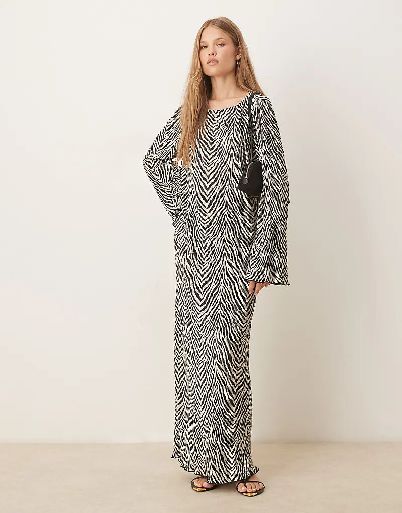 Платье макси Vila с принтом зебры и длинными рукавами в черно-белом цвете
Платье макси Vila с принтом зебры и длинными рукавами в черно-белом цвете