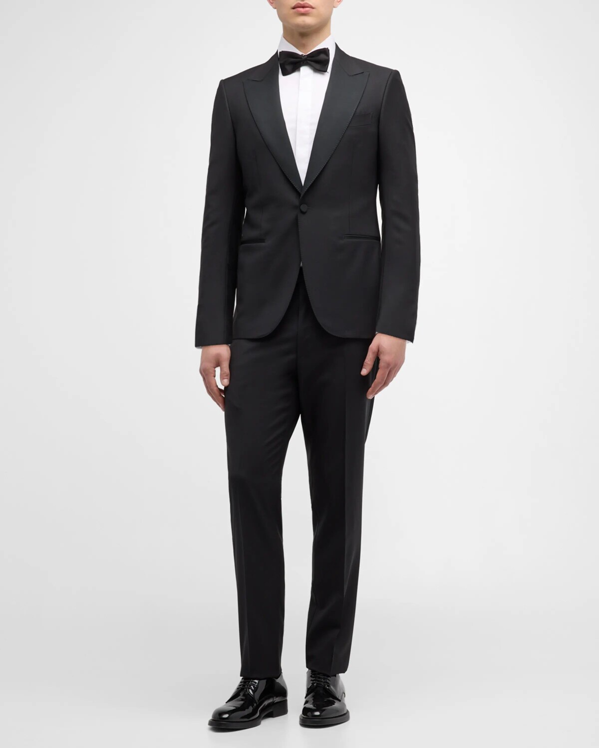 Мужской однотонный смокинг из шерсти и мохера ZEGNA, цвет Black Solid
Мужской однотонный смокинг из шерсти и мохера ZEGNA, цвет Black Solid