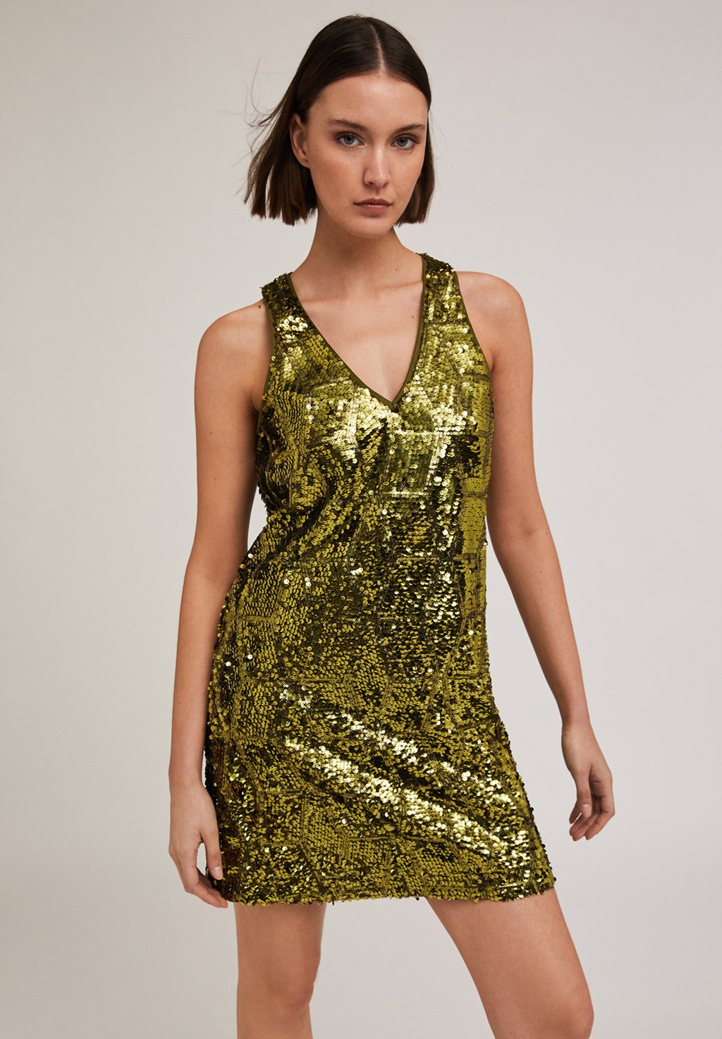 Элегантное платье PAILLETTES DISEGNO GEOMETRICO Motivi, цвет Verde
Элегантное платье PAILLETTES DISEGNO GEOMETRICO Motivi, цвет Verde