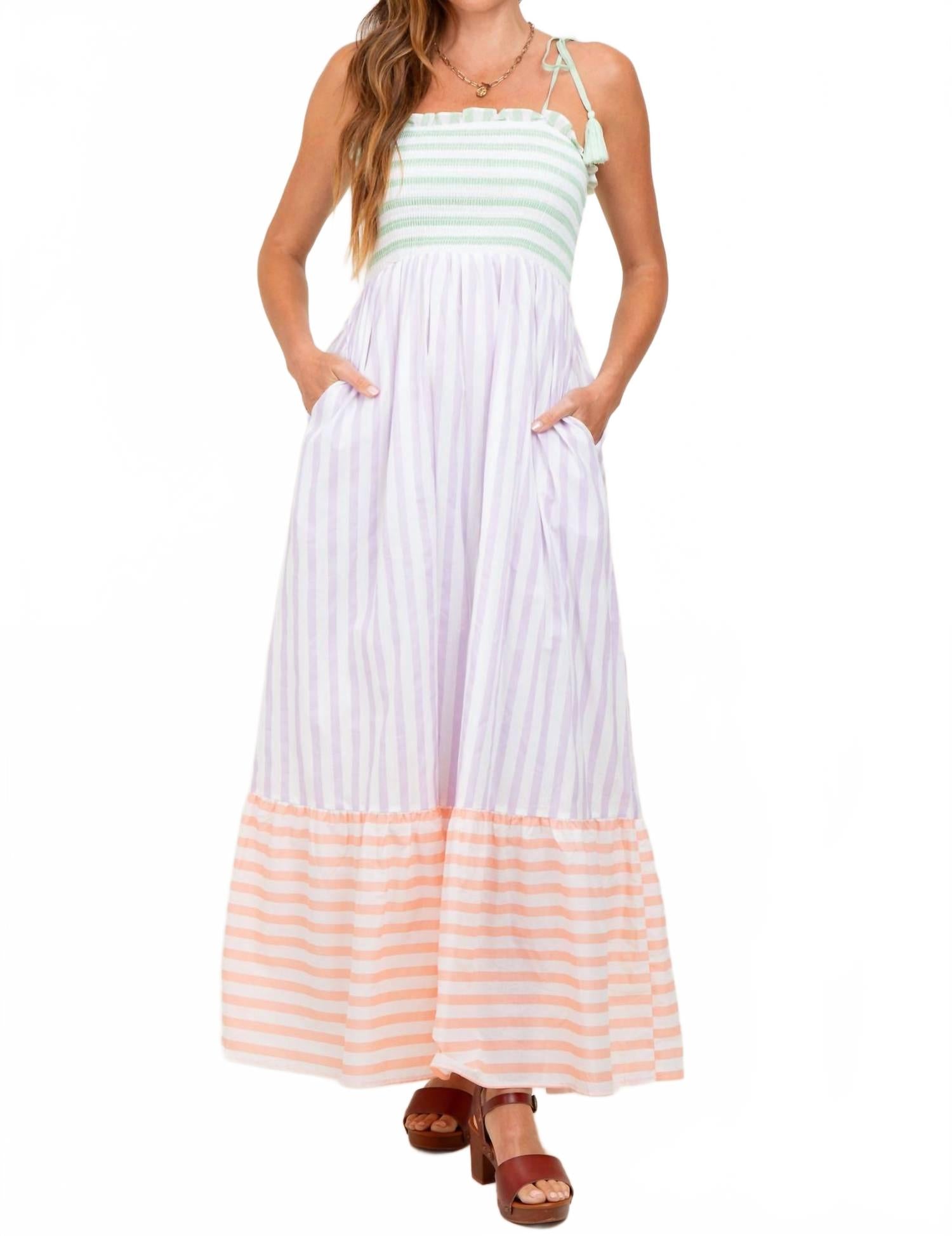 Лавандовое разноцветное макси-платье с полосками и завязками на плечах In February
Лавандовое разноцветное макси-платье с полосками и завязками на плечах In February