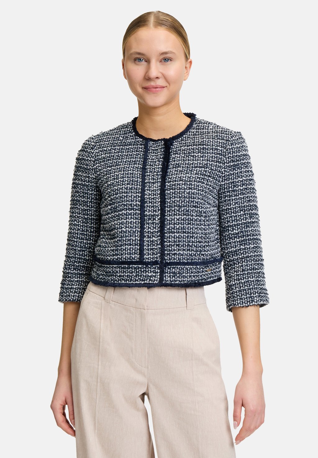 Летняя куртка Betty & Co, синий
Летняя куртка Betty & Co, синий