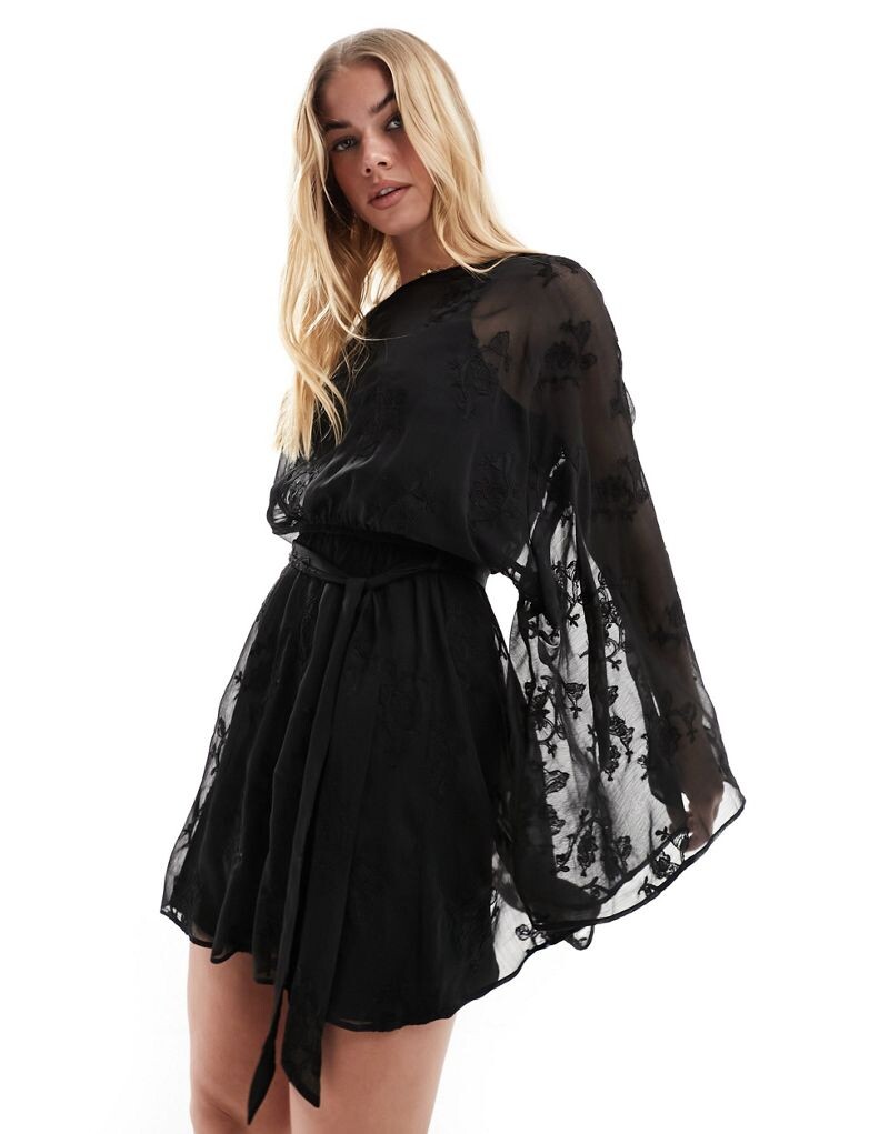 Короткое платье из черного шифона с вышивкой ASOS DESIGN с расклешенными рукавами и поясом
Короткое платье из черного шифона с вышивкой ASOS DESIGN с расклешенными рукавами и поясом