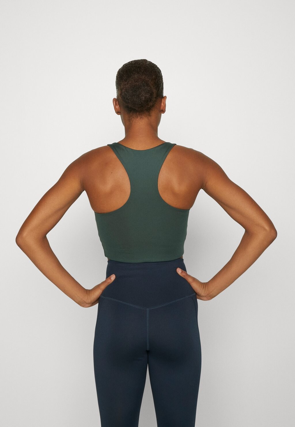 Спортивный бюстгальтер для умеренных видов спорта Girlfriend Collective, стирка Paloma
Спортивный бюстгальтер для умеренных видов спорта Girlfriend Collective, стирка Paloma