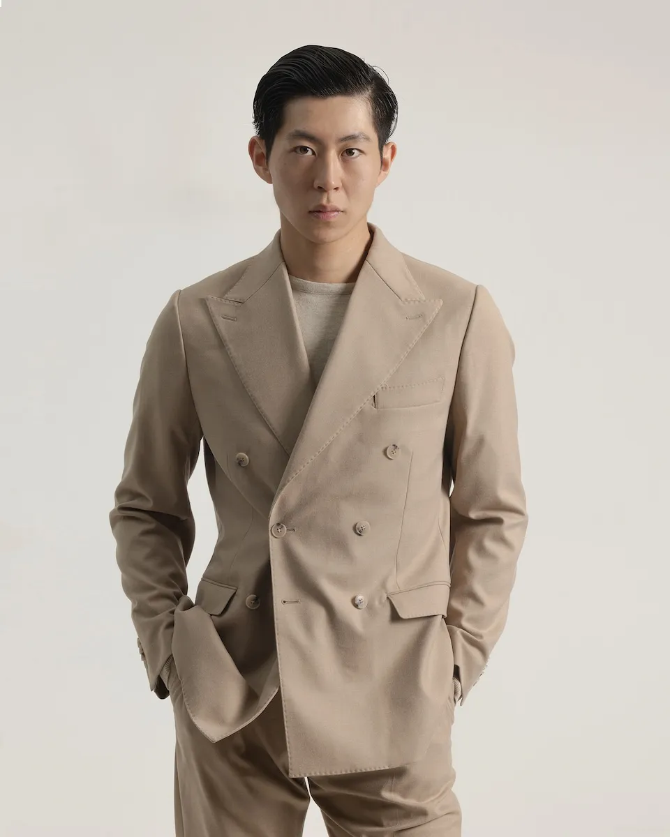 Мужской пиджак slim fit коричневого цвета PuroEgo
Мужской пиджак slim fit коричневого цвета PuroEgo