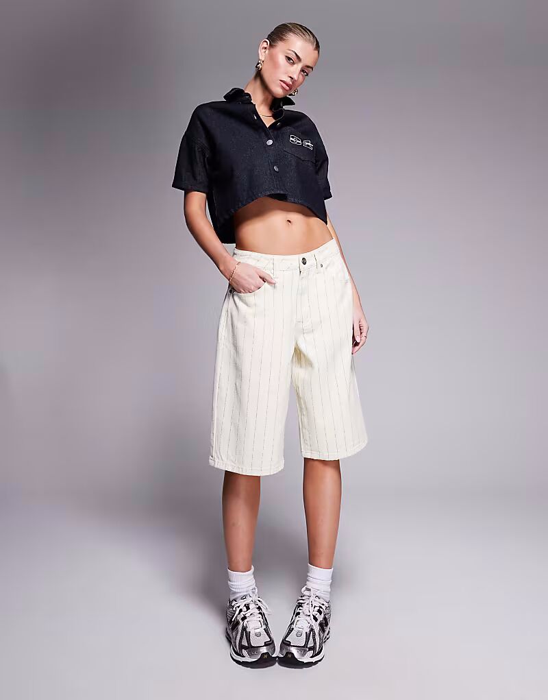 Джинсовые шорты цвета кремовый в тонкую полоску, кремового цвета Liquor N Poker
Джинсовые шорты цвета кремовый в тонкую полоску, кремового цвета Liquor N Poker