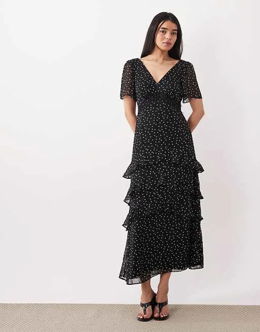 Черное шифоновое ярусное платье макси в горошек New Look
Черное шифоновое ярусное платье макси в горошек New Look