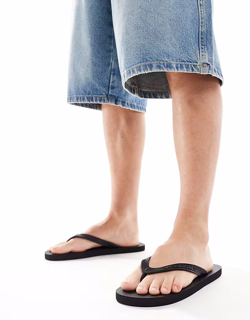 Шлепанцы с логотипом Jack & Jones черного цвета
Шлепанцы с логотипом Jack & Jones черного цвета