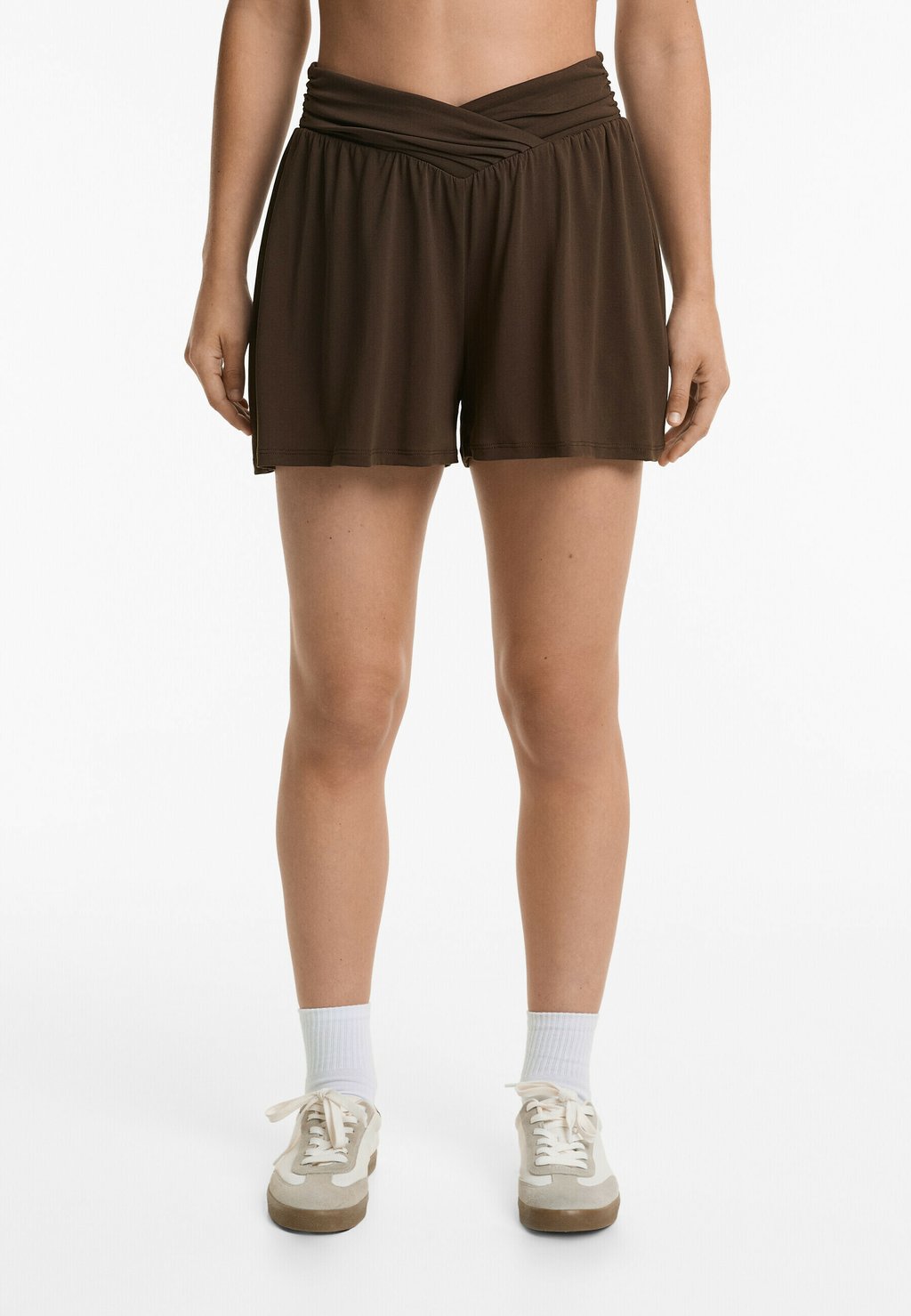 Шорты EXTRA FLOATY V-CUT WAIST WITH SOFT TOUCH - Tracksuit bottoms OYSHO, коричневый
Шорты EXTRA FLOATY V-CUT WAIST WITH SOFT TOUCH - Tracksuit bottoms OYSHO, коричневый