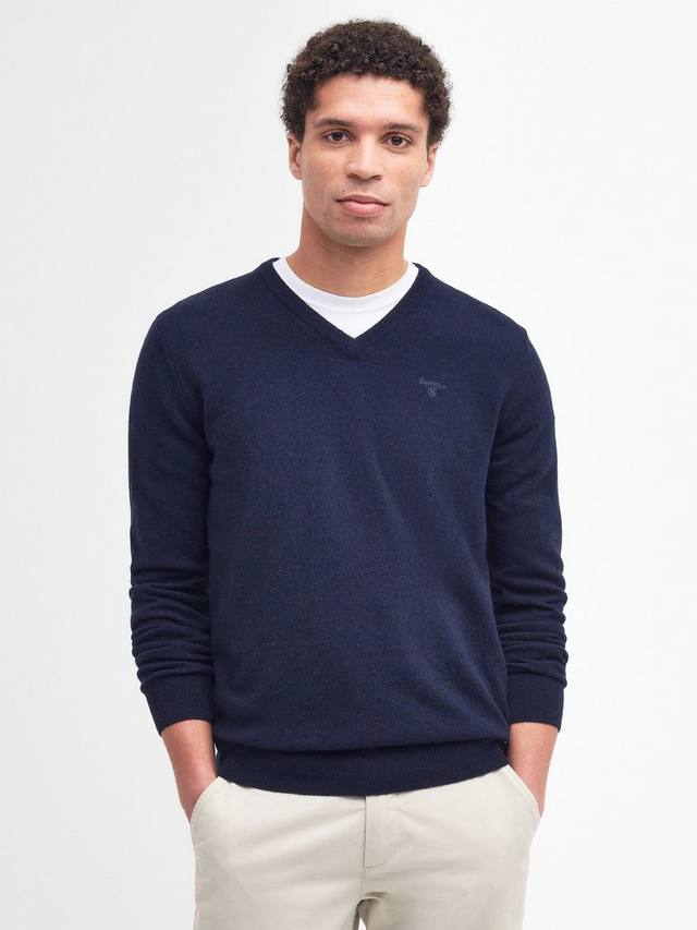 Элегантный вязаный джемпер с v-образным вырезом из шерсти Barbour, Navy
Элегантный вязаный джемпер с v-образным вырезом из шерсти Barbour, Navy