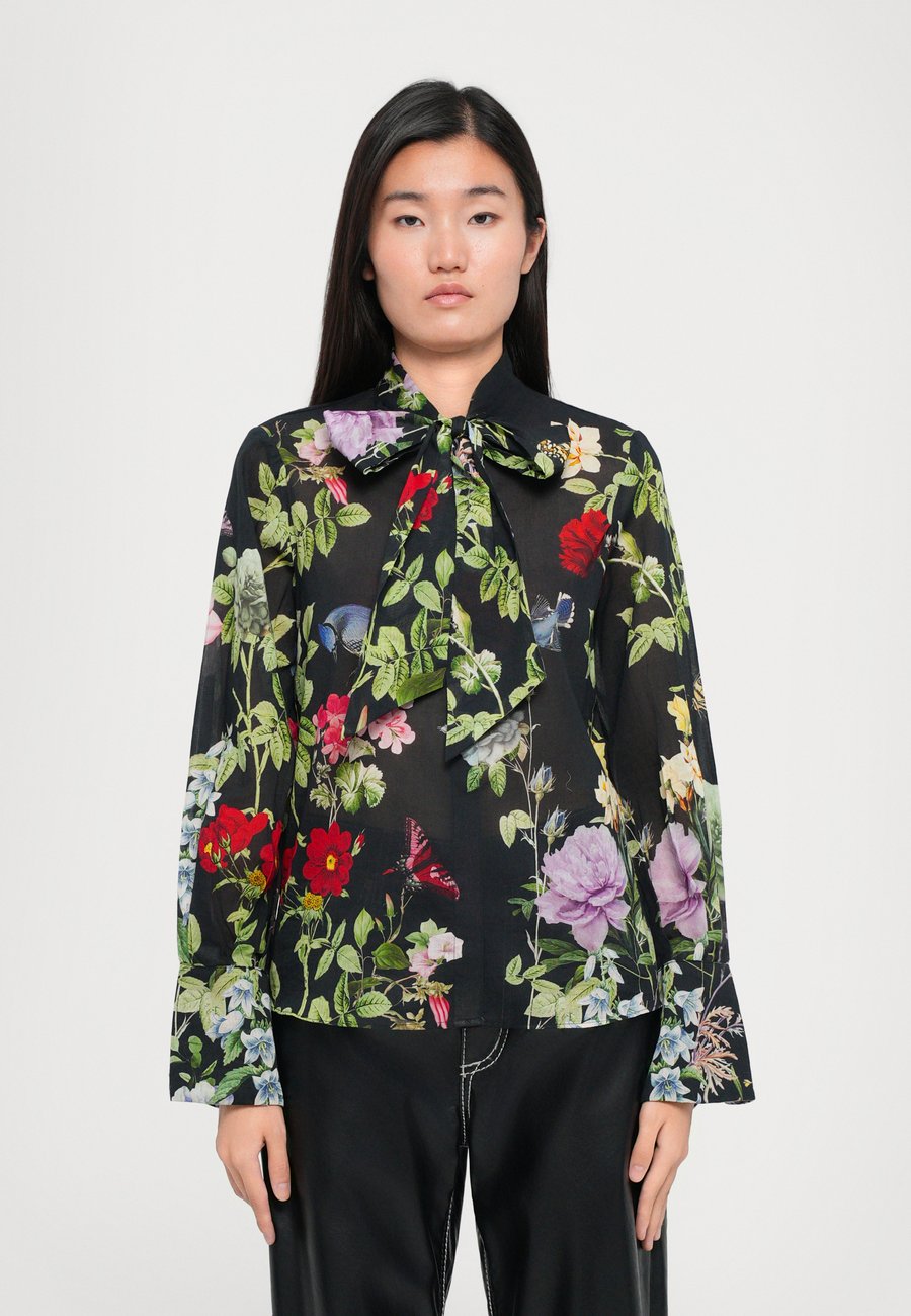 Блуза Alice + Olivia LLOYD SLIT, Multi-Coloured
Блуза Alice + Olivia LLOYD SLIT, Multi-Coloured