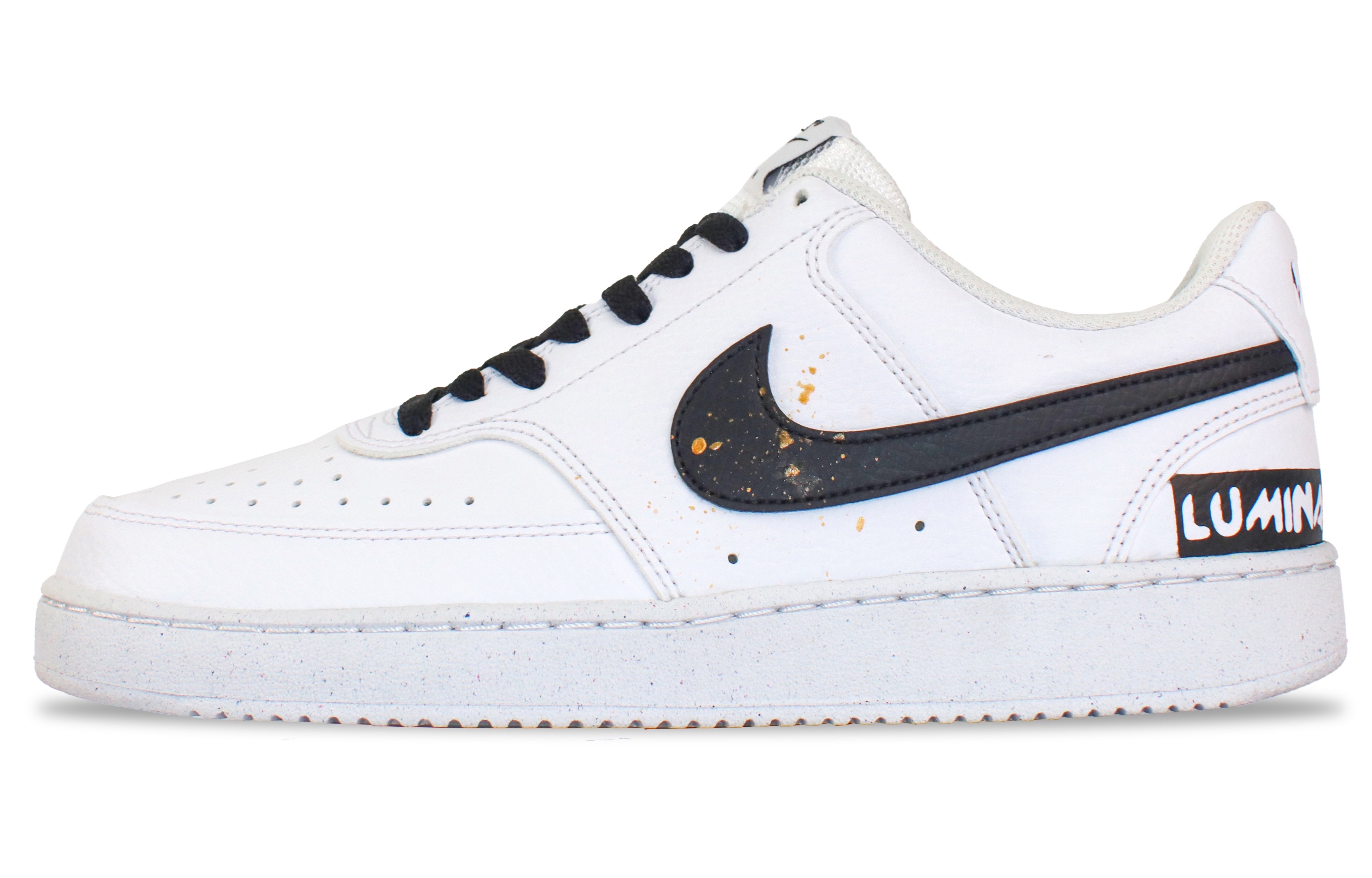 Nike Кроссовки Court Vision 1 Sprinkled Gold Print, противоскользящие, износостойкие, низкие, мужские, для скейтбординга, черные, белые 
Nike Кроссовки Court Vision 1 Sprinkled Gold Print, противоскользящие, износостойкие, низкие, мужские, для скейтбординга, черные, белые