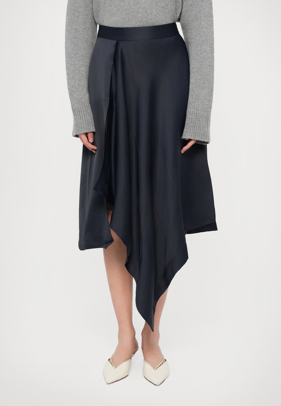 Юбка REMAIN Wrap skirt, Blue Graphite/Dark Blue
Юбка REMAIN Wrap skirt, Blue Graphite/Dark Blue