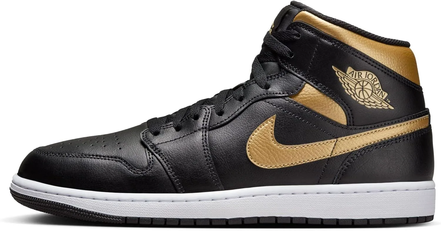 Мужские кроссовки Nike Air Jordan 1 Mid, черный/металлик золотой/белый
Мужские кроссовки Nike Air Jordan 1 Mid, черный/металлик золотой/белый