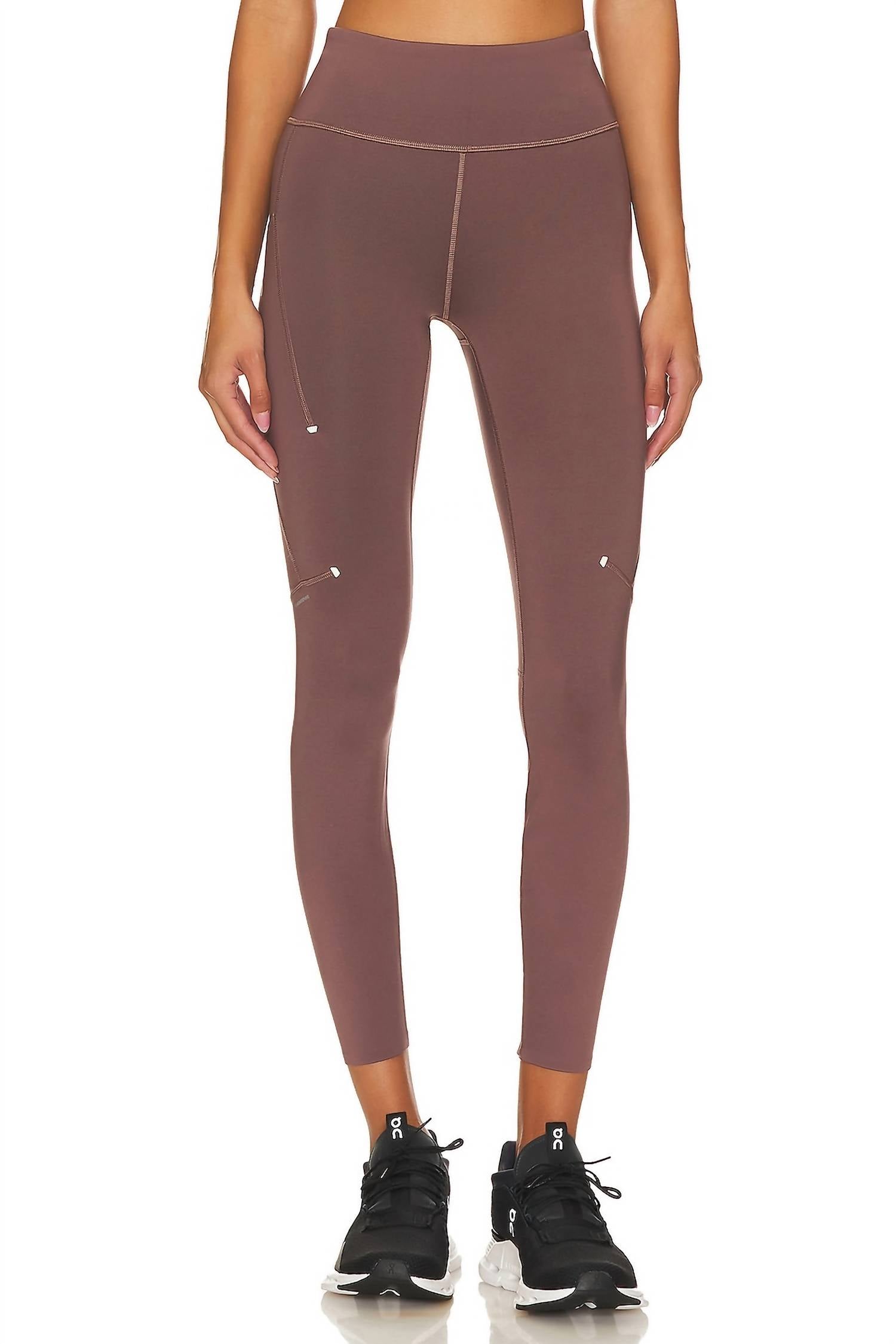 Зимние колготки Performance в виноградном цвете On Running, grape
Зимние колготки Performance в виноградном цвете On Running, grape