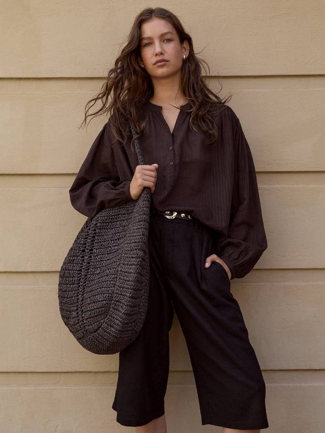 Бермуды Lya из льняной смеси HUSH, Washed Black
Бермуды Lya из льняной смеси HUSH, Washed Black