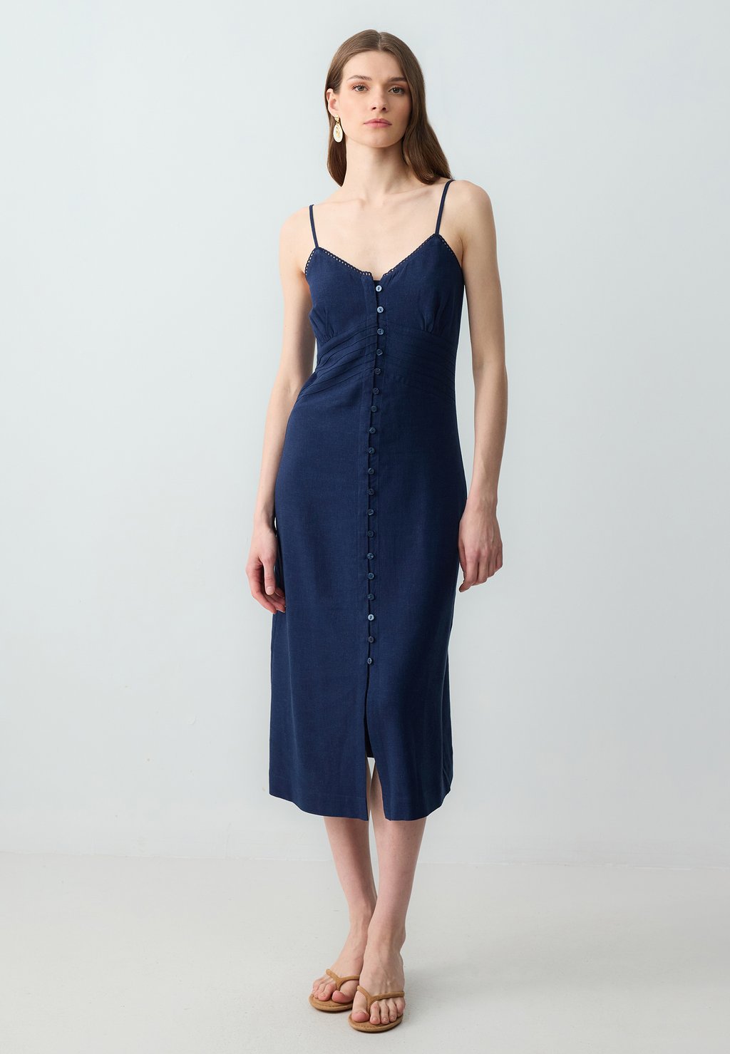 Платье-рубашка REGULAR FIT V-NECK Jimmy Key, темно-синий
Платье-рубашка REGULAR FIT V-NECK Jimmy Key, темно-синий