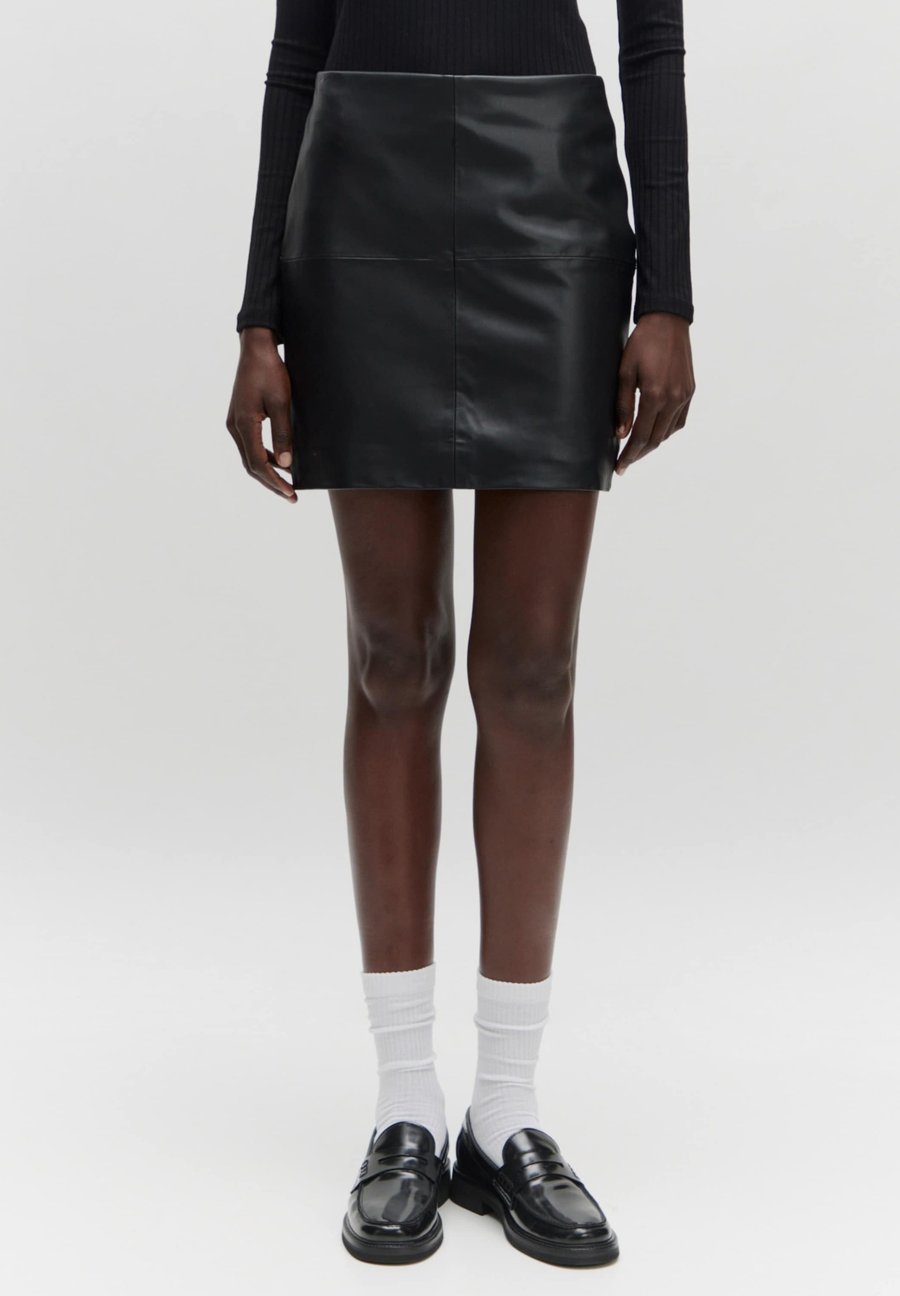 Юбка EDITED Mini skirt, Schwarz/Black
Юбка EDITED Mini skirt, Schwarz/Black