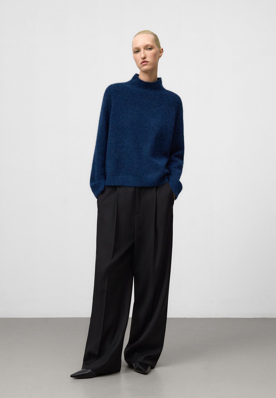 Джемпер ADOLFO DOMINGUEZ Jumper, Blue
Джемпер ADOLFO DOMINGUEZ Jumper, Blue