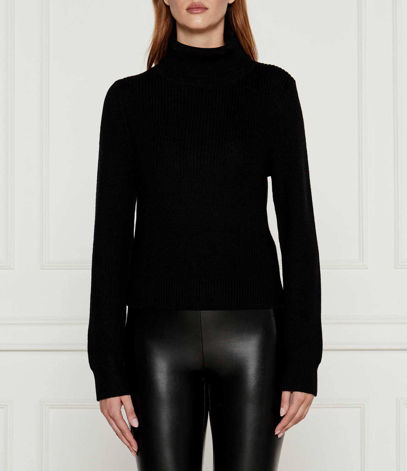 Свитер из шерсти Michael Kors Regular Fit, черный
Свитер из шерсти Michael Kors Regular Fit, черный