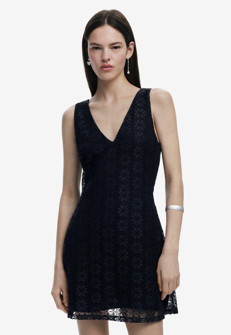 Платье Desigual SLEEVELESS , Black
Платье Desigual SLEEVELESS , Black