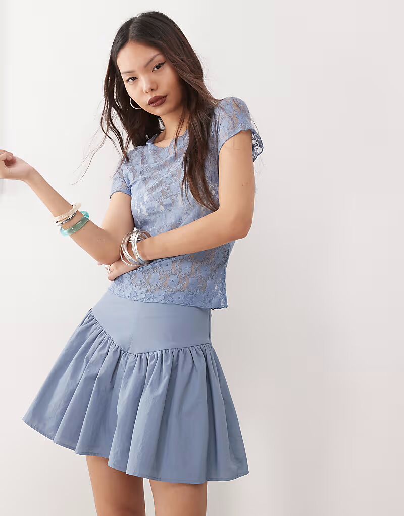 Футболка Amy Lynn из прозрачного кружева с цветочным узором пыльно-синего цвета
Футболка Amy Lynn из прозрачного кружева с цветочным узором пыльно-синего цвета