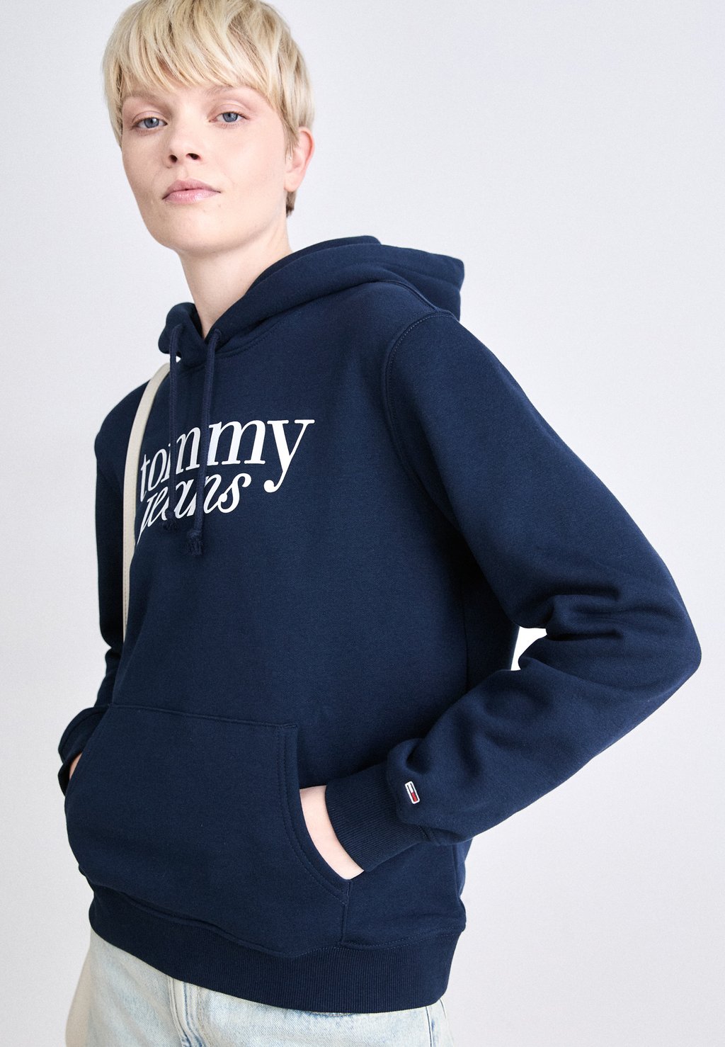 Толстовка LOGO Tommy Jeans, темно-синий 
Толстовка LOGO Tommy Jeans, темно-синий