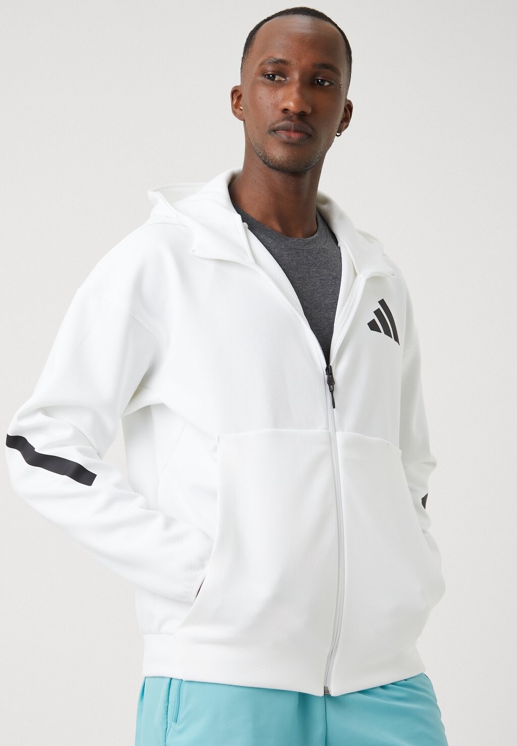 Толстовка с капюшоном Z.N.E. FULL-ZIP adidas Sportswear, белый 
Толстовка с капюшоном Z.N.E. FULL-ZIP adidas Sportswear, белый