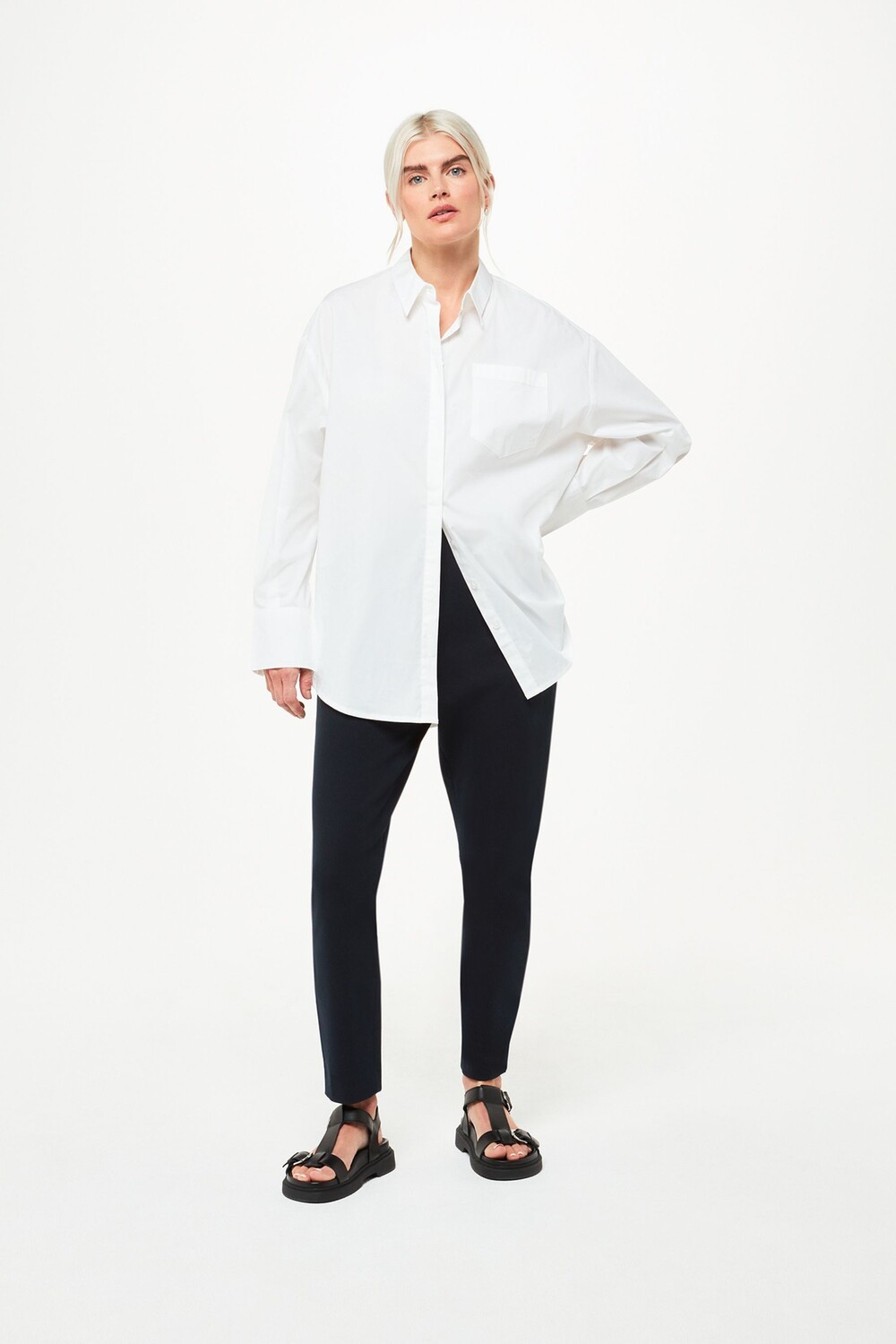 Темно- миниатюрная куртка и эластичные брюки Whistles, синий
Темно- миниатюрная куртка и эластичные брюки Whistles, синий