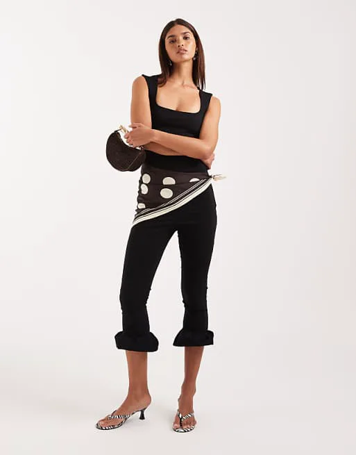 Черные капри с рюшами на подоле ASOS DESIGN
Черные капри с рюшами на подоле ASOS DESIGN