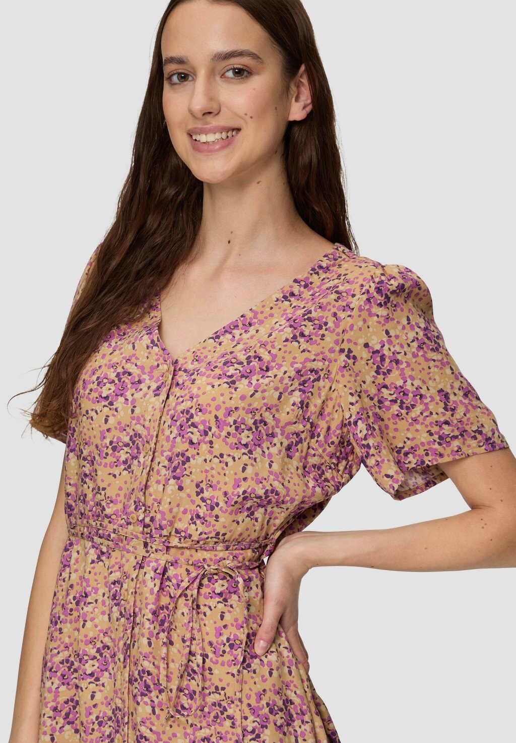 Платье-рубашка QS, бежевый
Платье-рубашка QS, бежевый