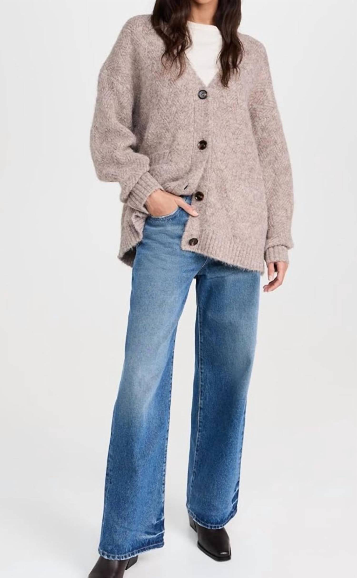 Свитер Chari в цвете Taupe ASTR, серо-коричневый
Свитер Chari в цвете Taupe ASTR, серо-коричневый