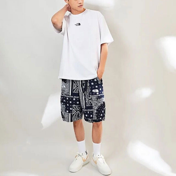 THE NORTH FACE Повседневные шорты унисекс, цвет Black
THE NORTH FACE Повседневные шорты унисекс, цвет Black