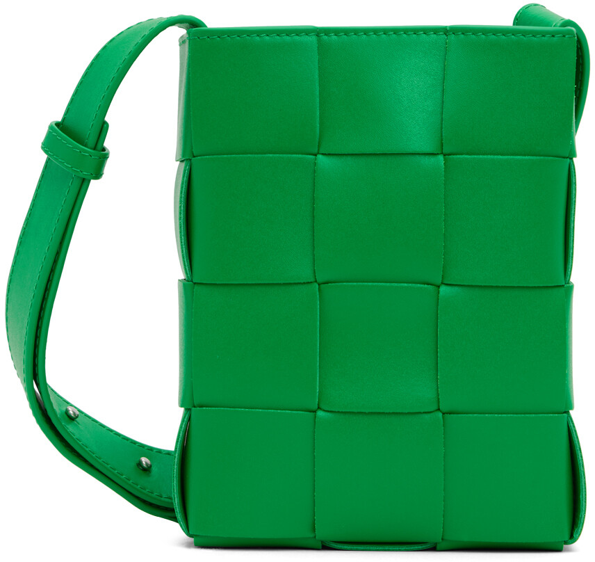 Зеленая сумка-кассета Bottega Veneta
Зеленая сумка-кассета Bottega Veneta